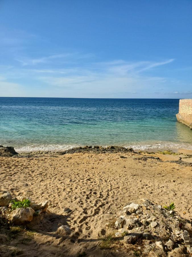 Evelin'S On The Beach مونتيغو باي المظهر الخارجي الصورة